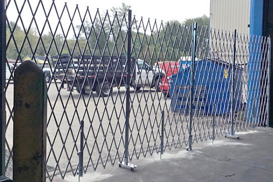 IEP Puertas Metálicas Plegadizas
